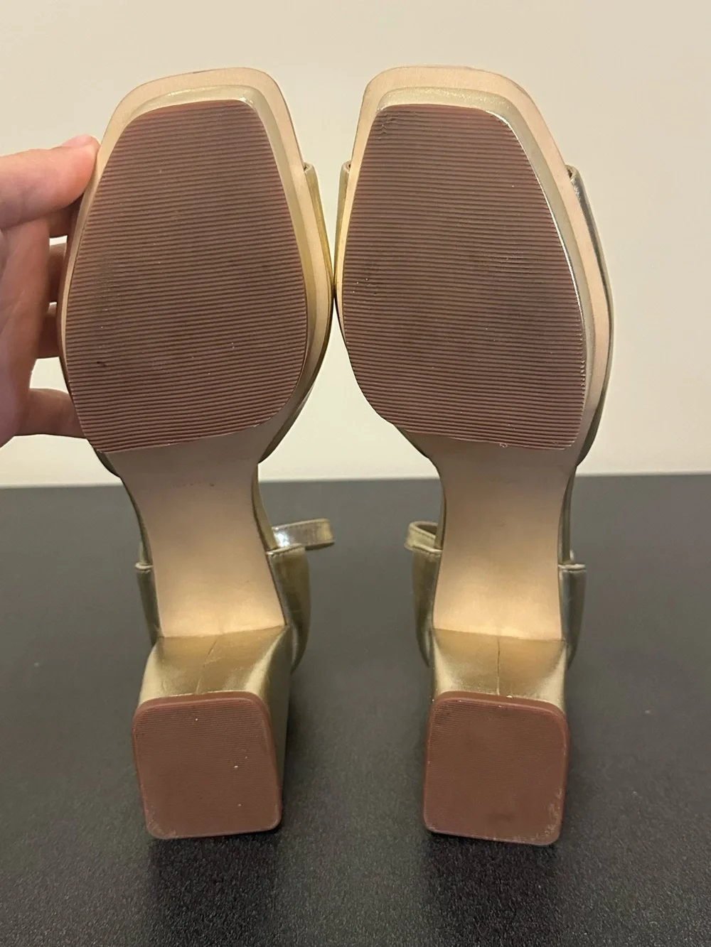 Bernardo Women's Raleigh Metallic Gold Block Heel Platform Sandals Size 8.5 M